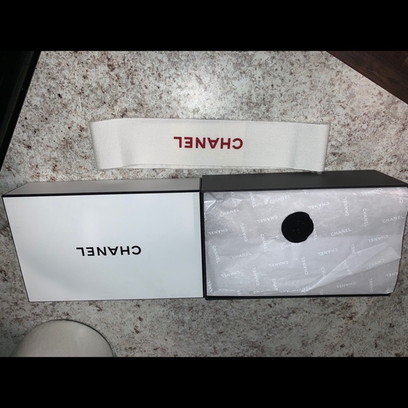 Chanel Gift Box - Picture 3 of 3